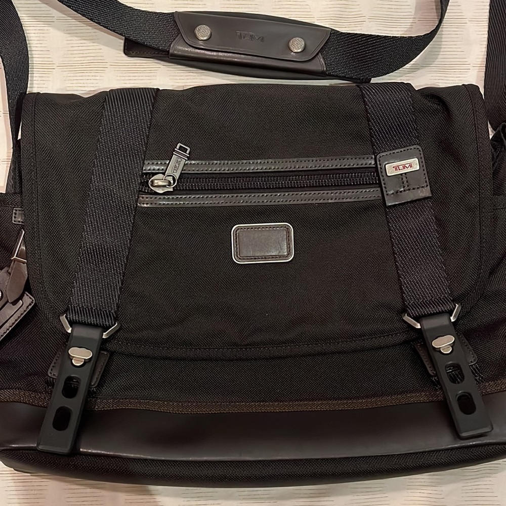 Authentic Tumi Alpha Bravo Foster Messenger, Hickory - Amazing Condition